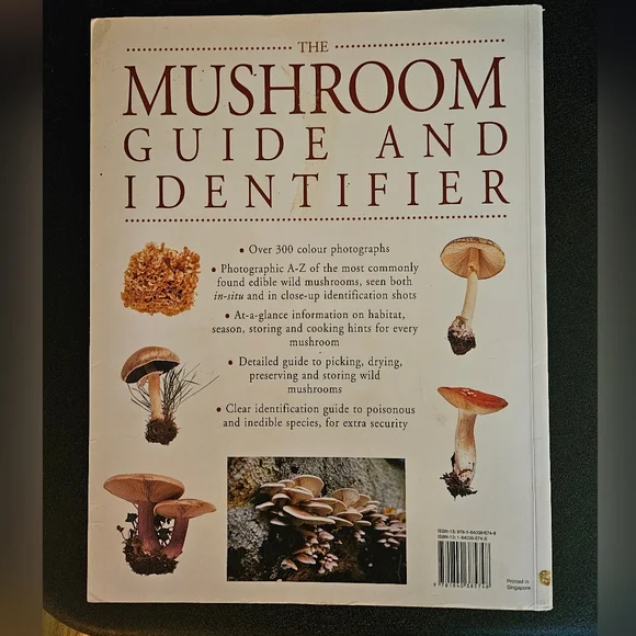 Mushroom Guide and Identifier Book - Picture 4 of 8